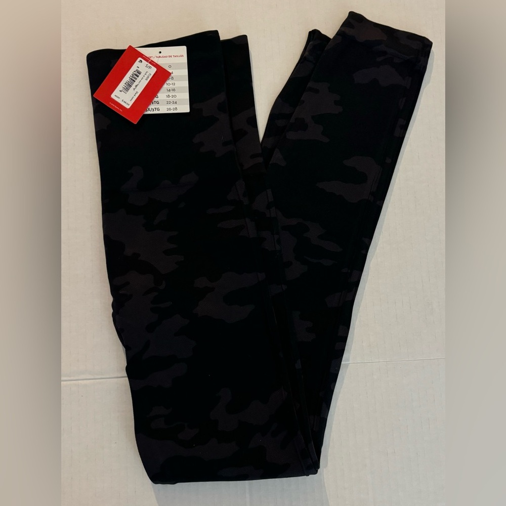 Spanx Look at Me Now Seamless Leggings - FL3515 - Black Camo